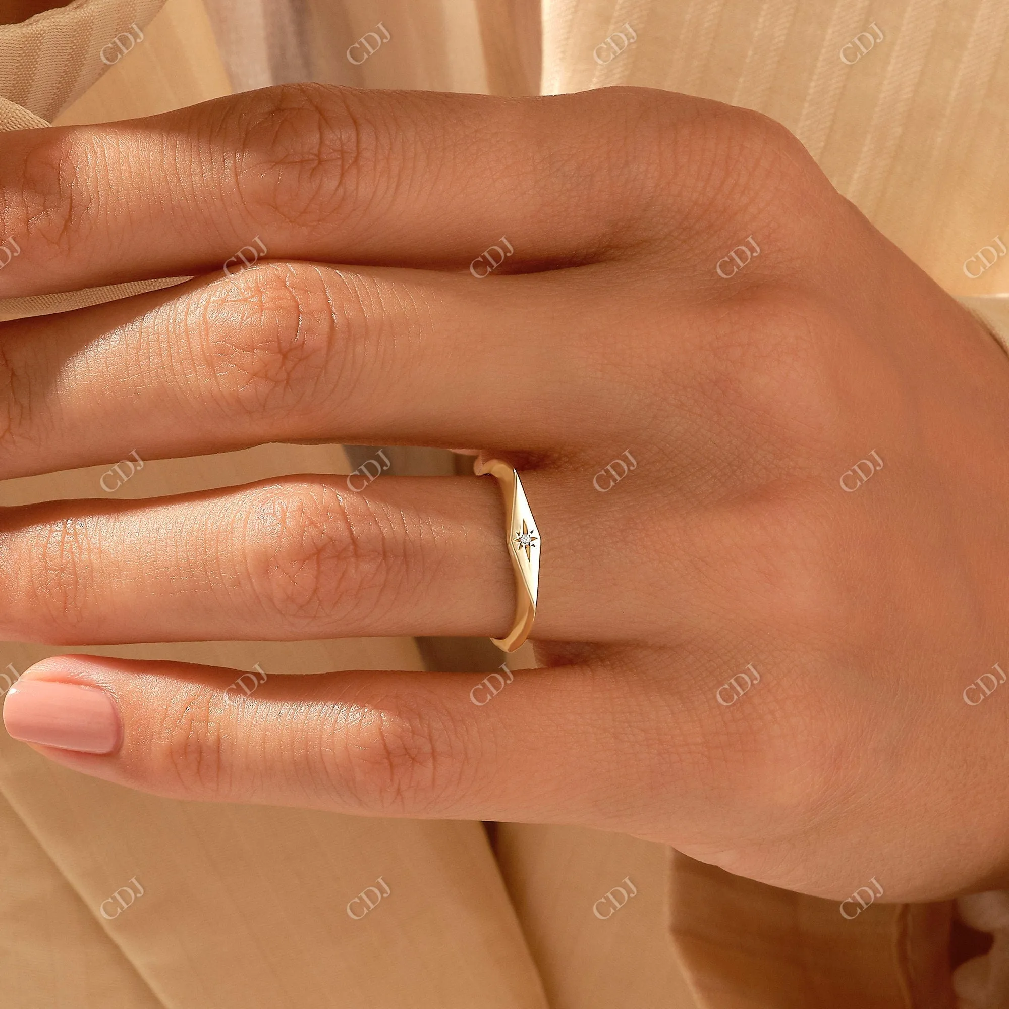 0.01CTW Diamond Iconic Rhombus Star Wedding Band