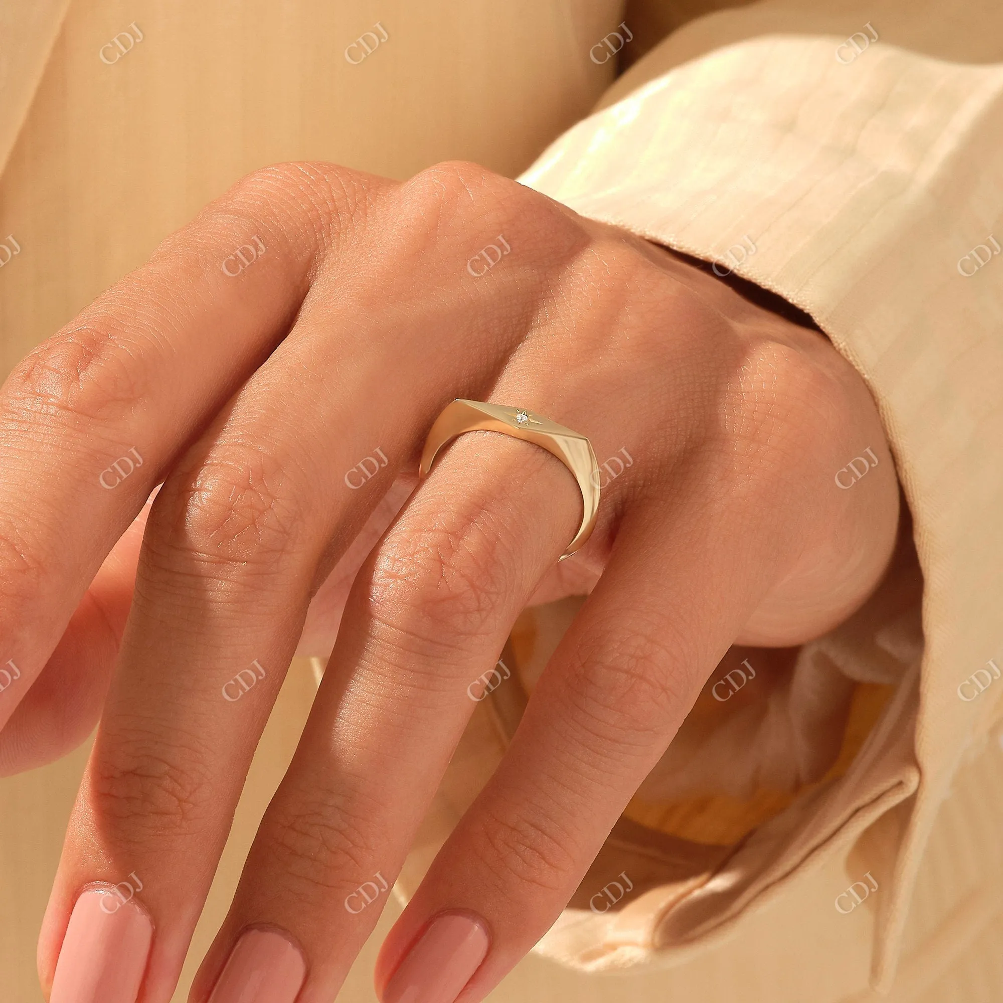 0.01CTW Diamond Iconic Rhombus Star Wedding Band
