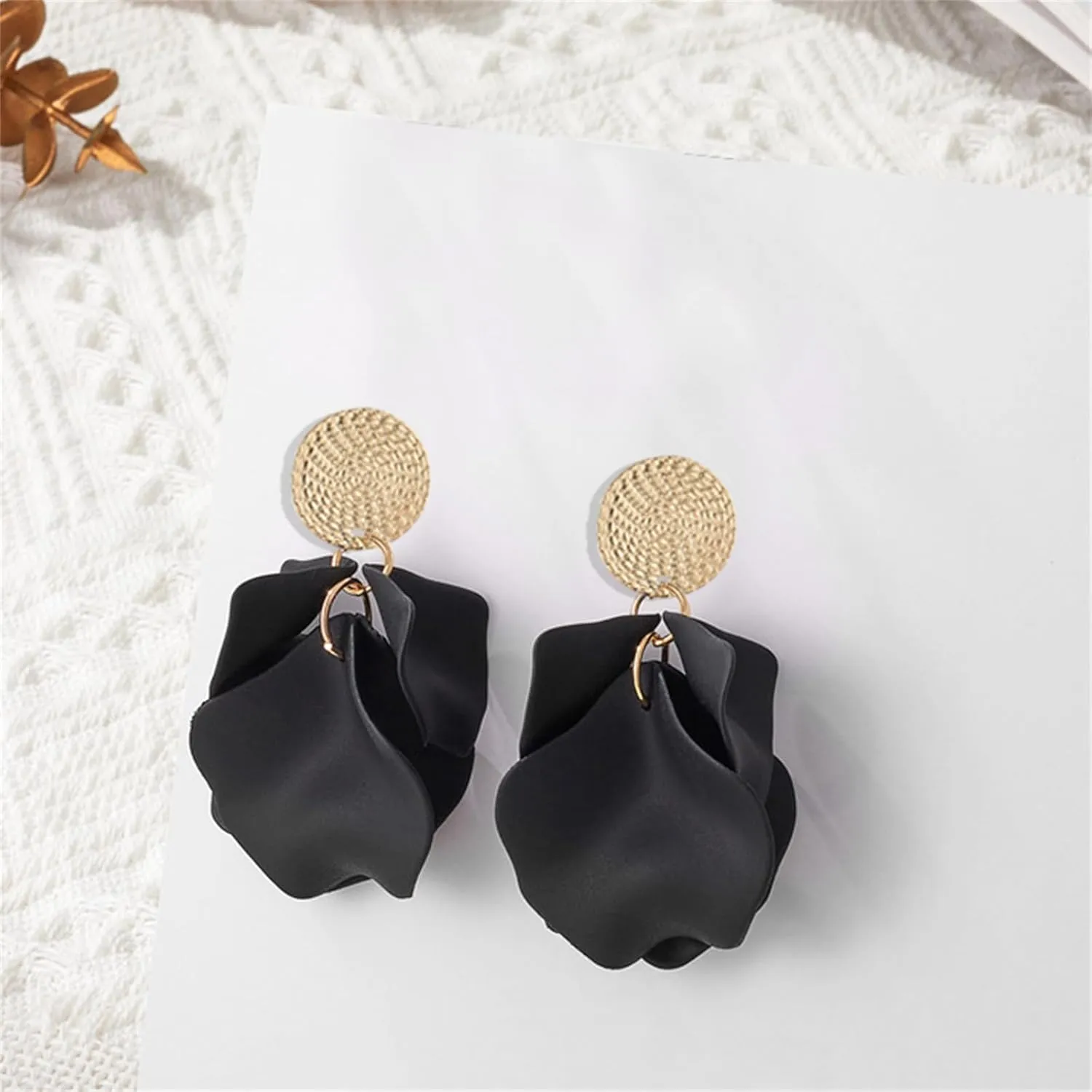 Dreuyet Rose Petal Dangle Earrings for Women Elegant Boho Statement Floral Tassel Earrings Acrylic Tiered Matte Flower Earrings Exaggerated Petal Tassel Earrings Flower Earrings