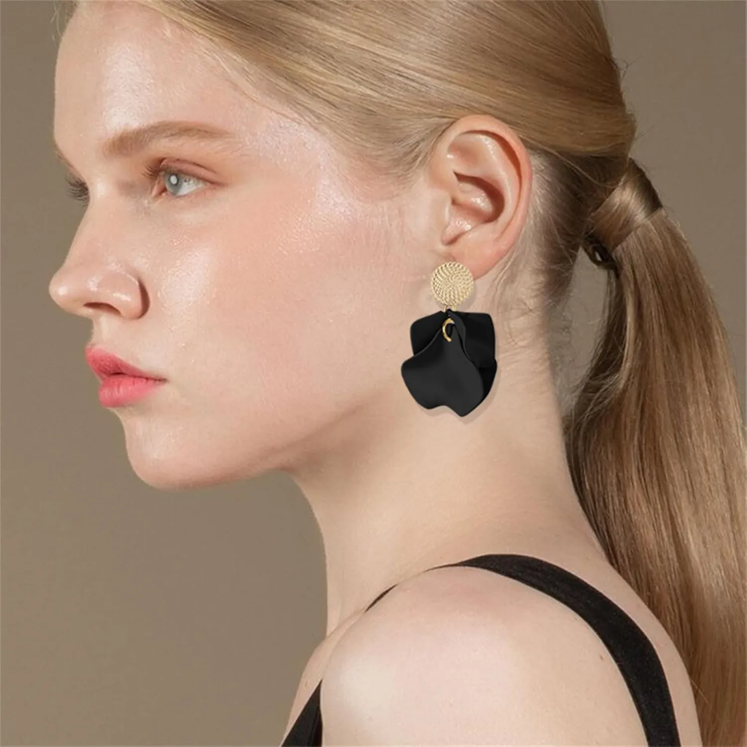 Dreuyet Rose Petal Dangle Earrings for Women Elegant Boho Statement Floral Tassel Earrings Acrylic Tiered Matte Flower Earrings Exaggerated Petal Tassel Earrings Flower Earrings