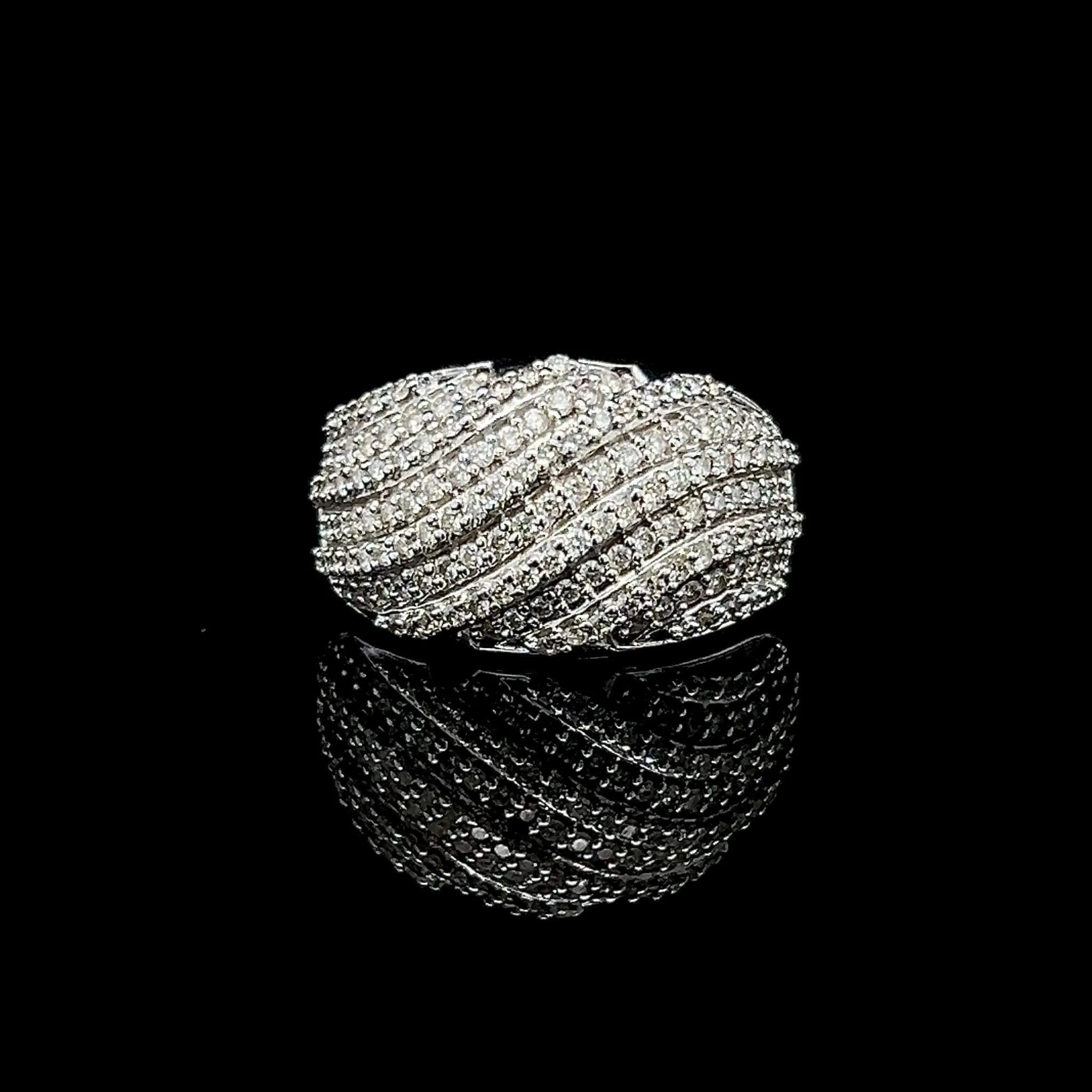#LVNA2024 | Curved Half Eternity Unisex Millionaire’s Diamond Ring 18kt