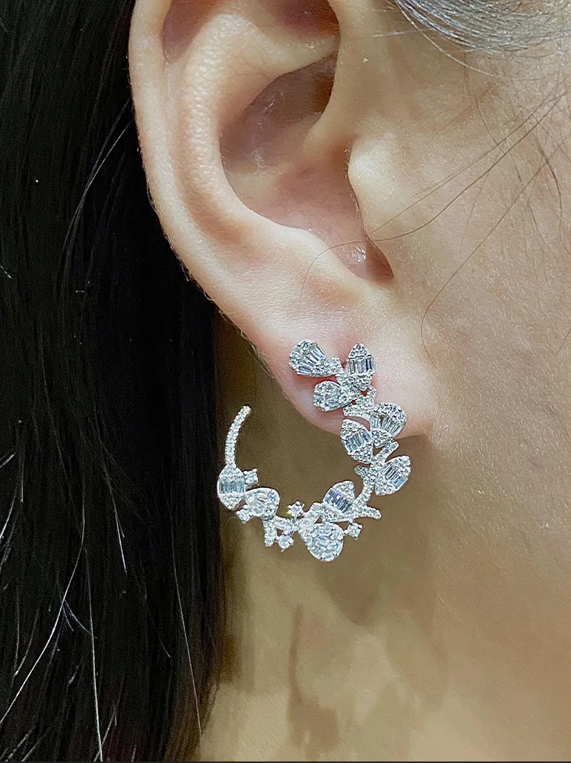 #LVNA2024 | Leaf Creolle Overlap Deco Diamond Earrings 14kt