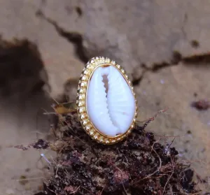 Natural Cowrie Shell Ring, Beach Cowrie Ring, Gold Plated Ring, Beautiful Shell Ring, Boho Ring, Promise Ring, Cowrie Jewelry, Dainty Ring, Statement Ring, Vintage Ring, Gift For Her, Unisex Ring